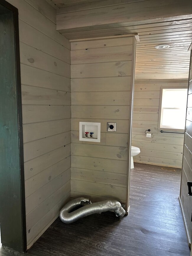 Building Photo - $1,355.00 Move-in-special