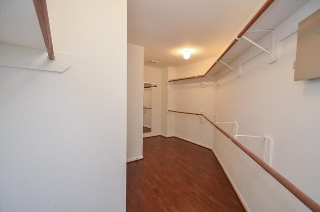 Building Photo - 20735 Fawnbrook Ct