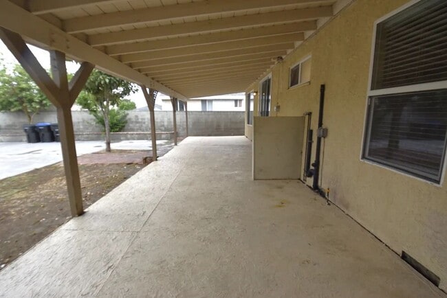 Building Photo - 10831 Rosecrans Ave