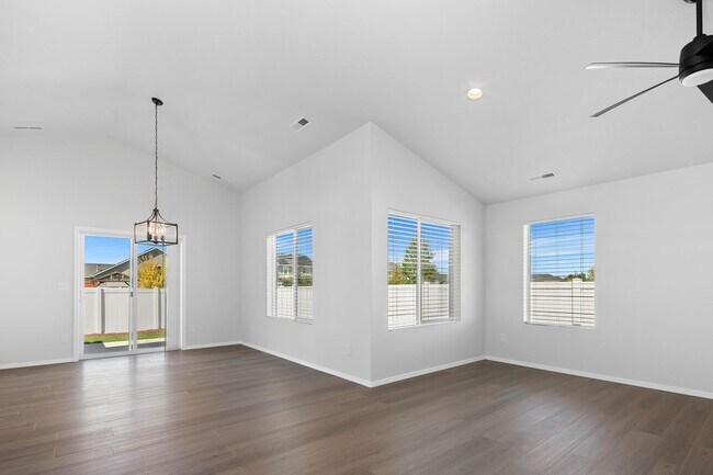 Building Photo - $200.00 Move in Special for September / Oc...