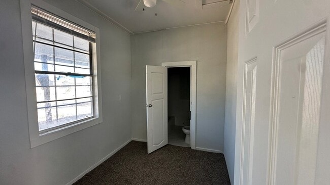 Building Photo - 904 Herbert Ave