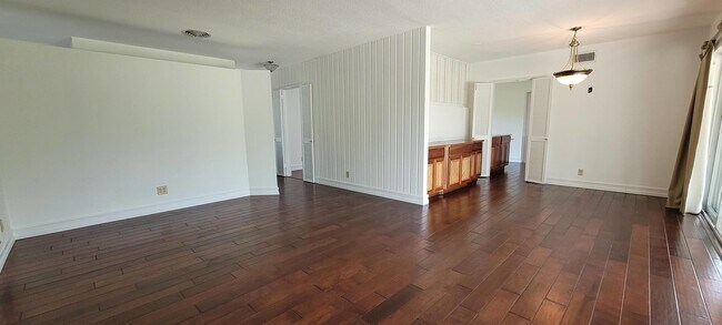 Building Photo - 949 W Royal Palm Rd