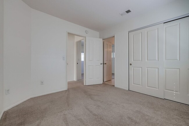 Building Photo - Discovery Hills Home with Spacious Yard an...