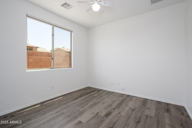 Building Photo - 3816 S Nantucket Dr