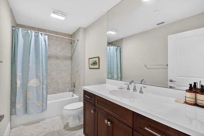 Building Photo - 834 Bay Colony Dr S