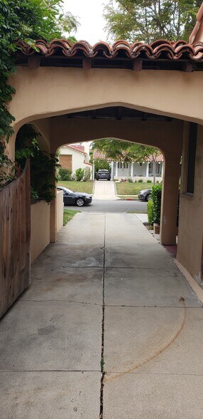 Building Photo - 466 S Wetherly Dr