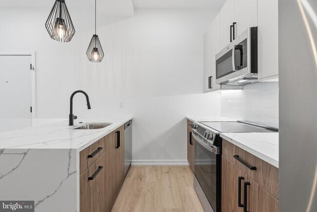 Building Photo - 1232 Chancellor St