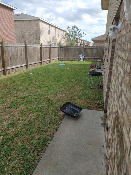 Building Photo - 3208 Hereford Ln