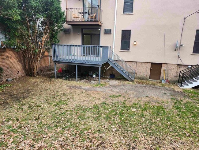 Building Photo - 208 Willow Ave