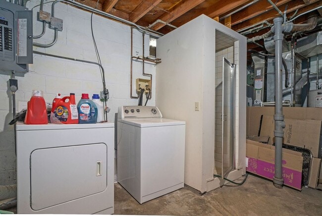 Building Photo - Updated 3 Bedroom Benson Home