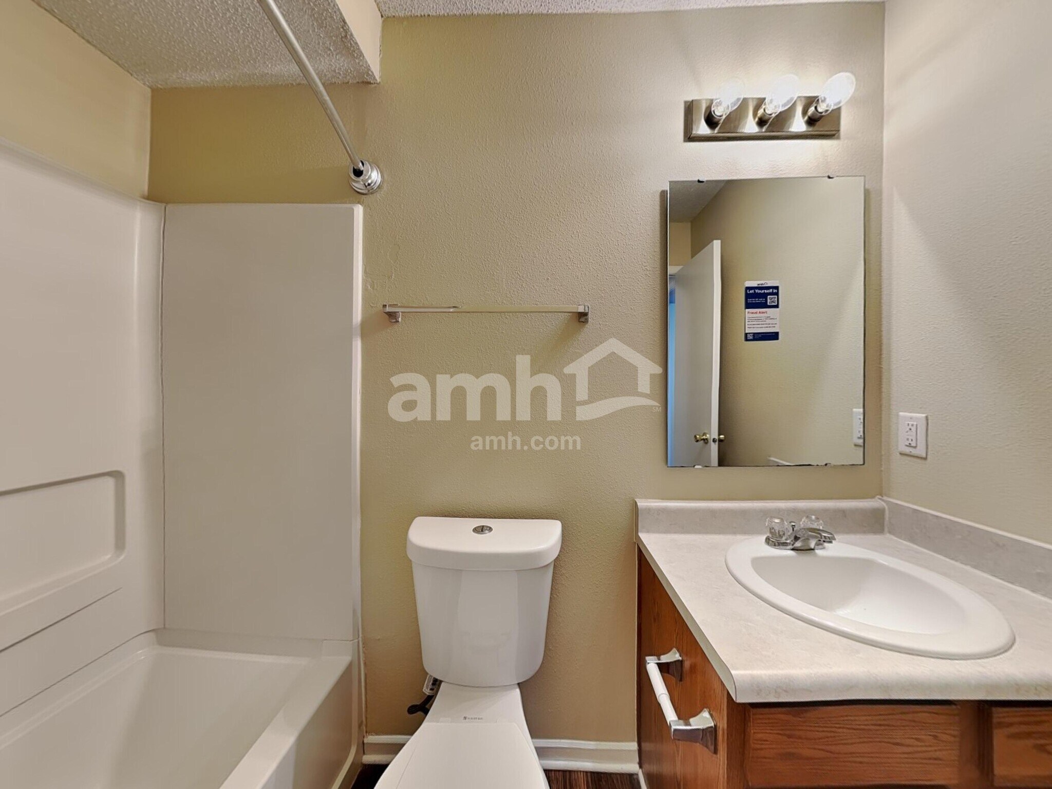 Building Photo - 2071 Bridlewood Dr