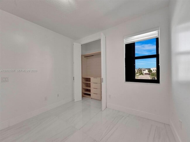 Building Photo - 10500 NW 78th Terrace