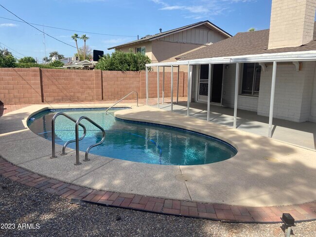 Building Photo - 8637 E El Charro Ln