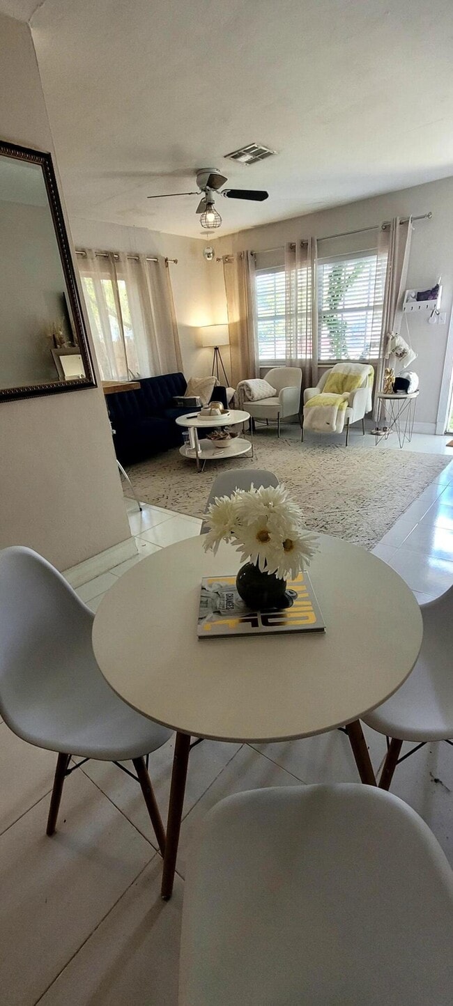 Building Photo - 440 NE 1st Ave.