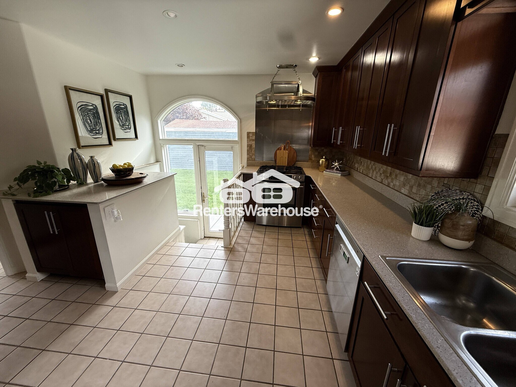 Building Photo - 4555 Highland Dr.