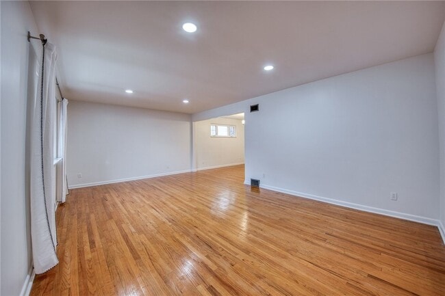 Building Photo - 5523 Rippey Pl