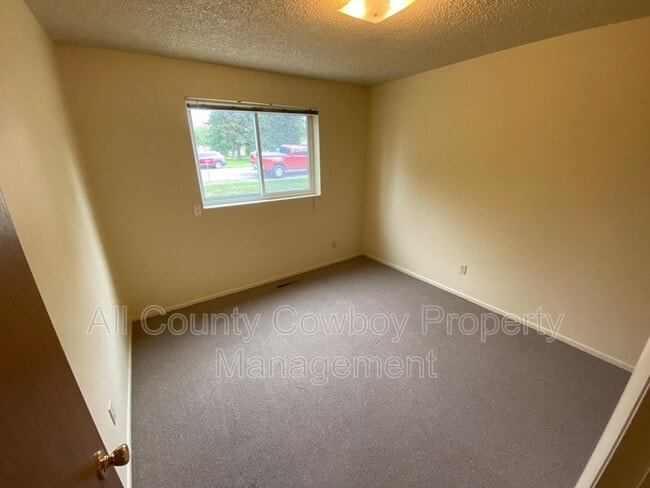 Building Photo - 1314 E Gibbon St
