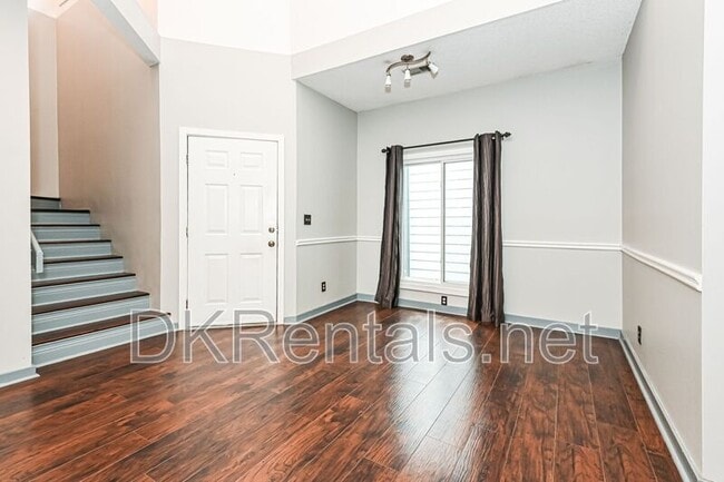 Building Photo - 8207 Fairview Bluff