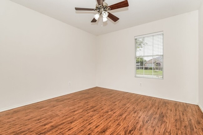 Building Photo - $1,850 4 Bed/2 Bath/2 Garage Ready for Move-in Home in Woodland Creek