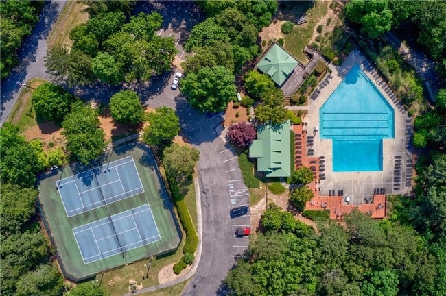 Building Photo - 114 Cherokee Dr S