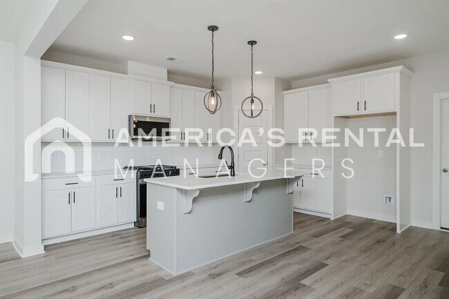 Building Photo - Modern Elegance at Unali Townes!