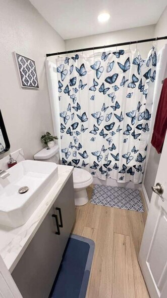 Building Photo - 1059 Gillespie Dr