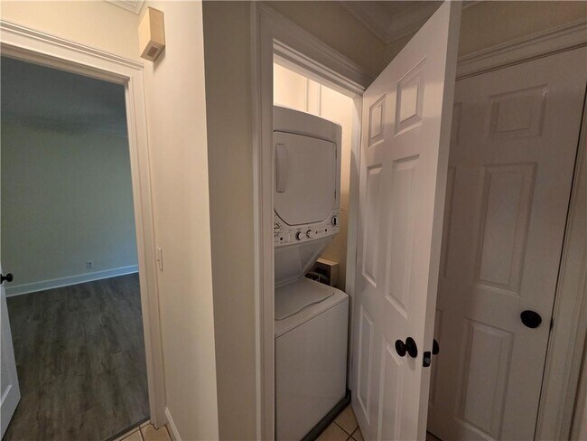 Building Photo - 800 Mallery St