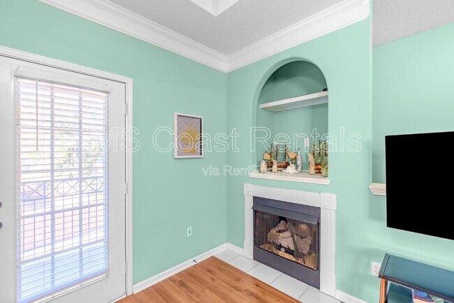 Building Photo - 2252 Beach Dr