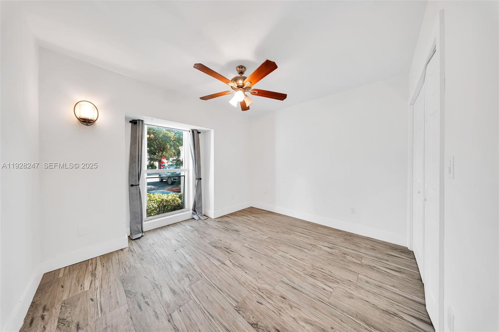 Building Photo - 7417 Twin Sabal Dr