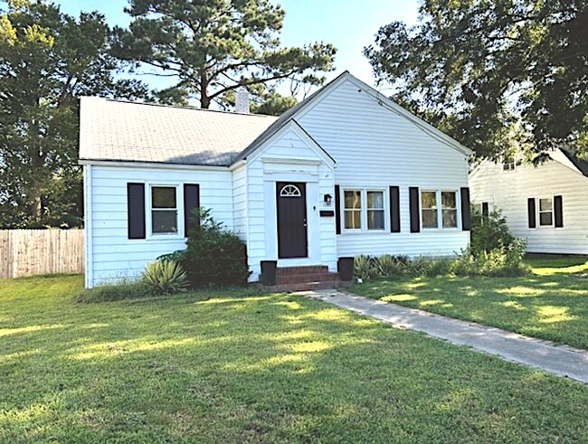Building Photo - ***HURRY!!! Updated Cape Cod HOUSE w/ Yard/Near Military Base!