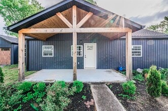 Building Photo - 204 Wilson Ave