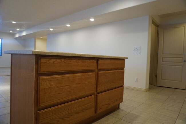 Building Photo - Beautiful Pleasant Grove 6 Bedroom With Mo...
