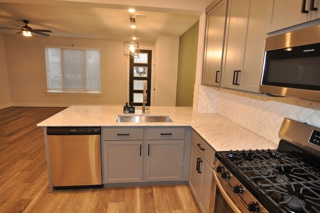 Building Photo - 829 Crystal Oak Ln