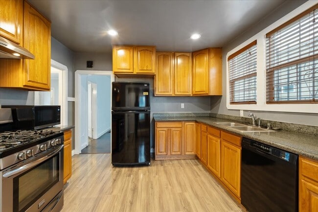 Building Photo - 2672 77th Ave