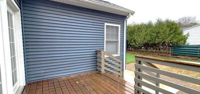 Building Photo - 4-bedroom 3-bathroom home minutes to Downt...