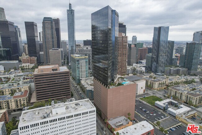 Building Photo - 1100 Wilshire Blvd