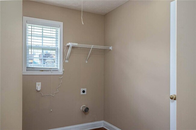 Building Photo - 1098 Fountain Lakes Ct