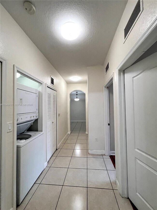 Building Photo - 1660 SE 29th St