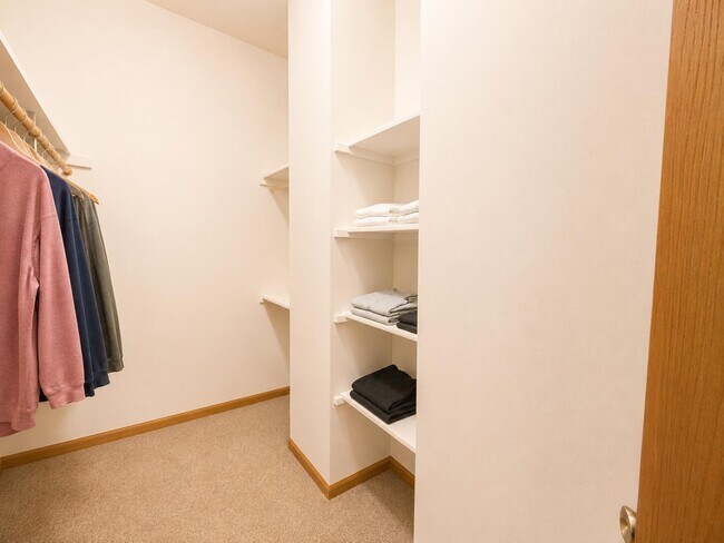 Building Photo - 4006 Meadow View Dr