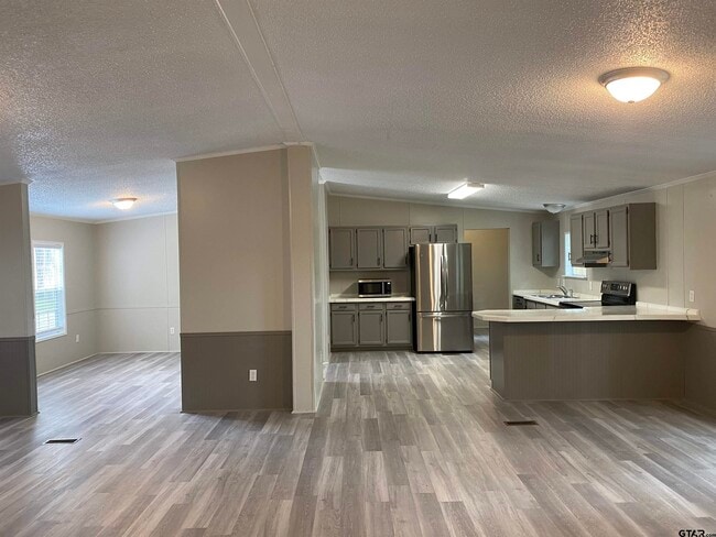 Building Photo - 22942 Shell Shore Dr