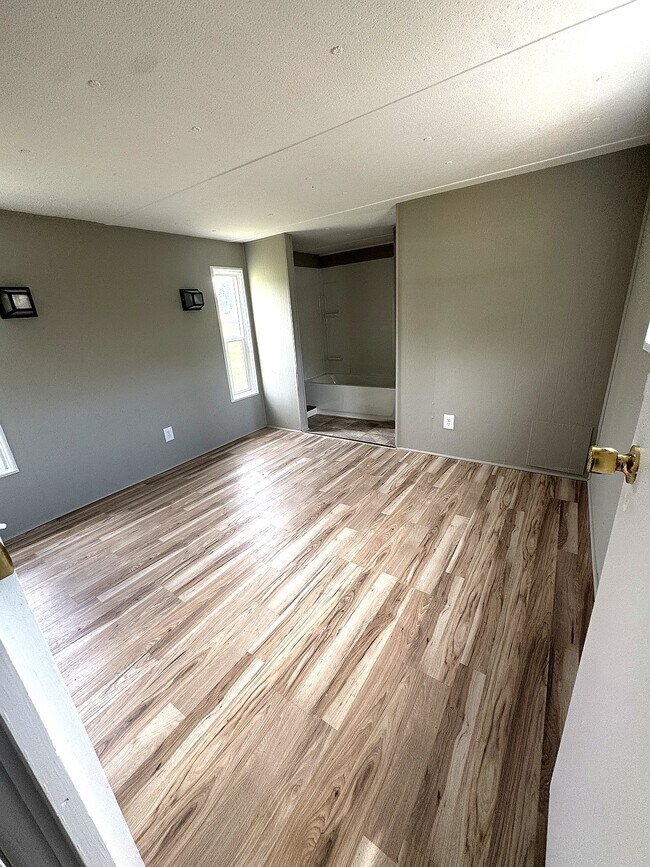 Building Photo - 233 Jolly Roger Dr