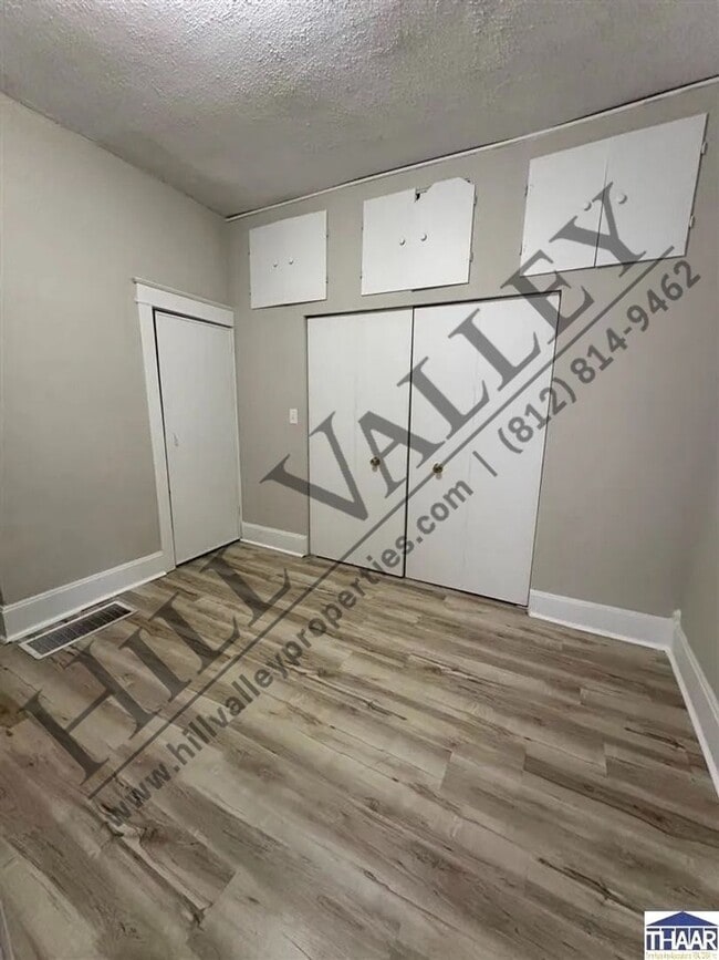 Building Photo - One Bedroom Home - North