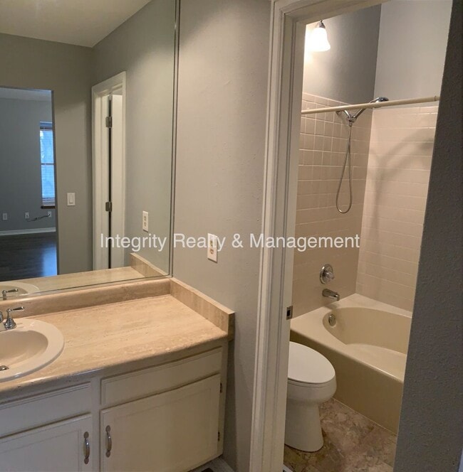 Building Photo - 7565 S Cove Cir