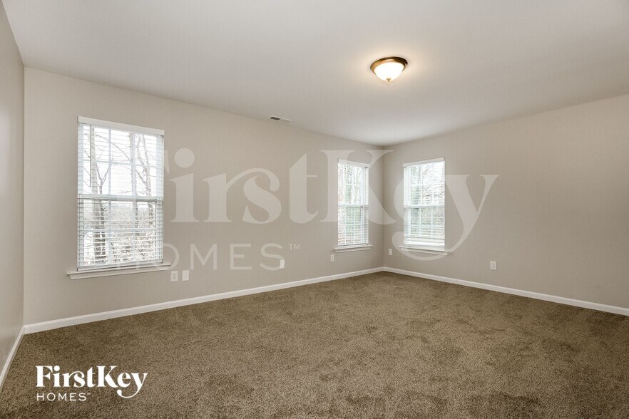 Building Photo - 1817 Elizabeth Oaks Ave