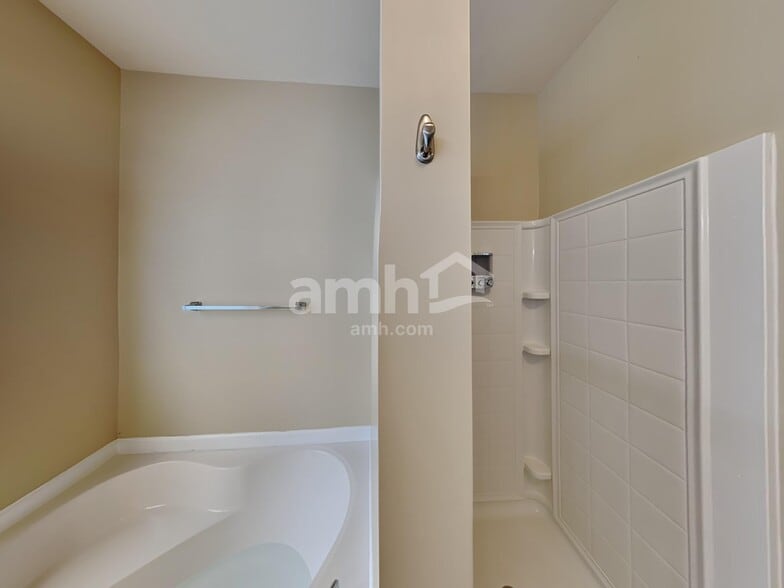 Building Photo - 7472 Riverland Dr