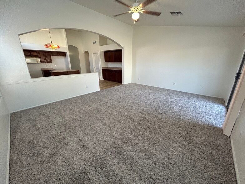 Building Photo - 8217 S 45th Ln