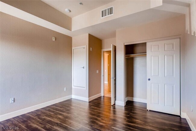 Building Photo - 67 E Agate Ave