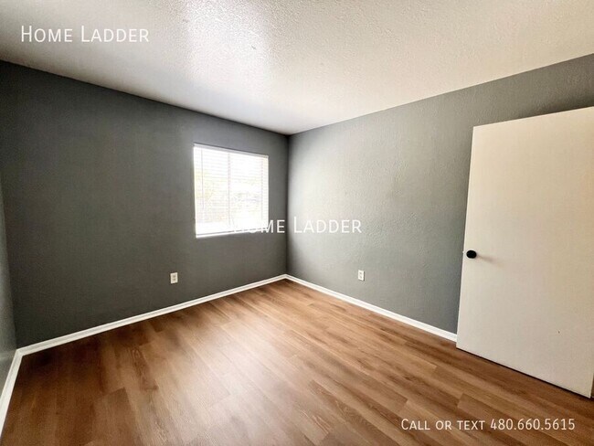 Building Photo - 4961 S Park Ave