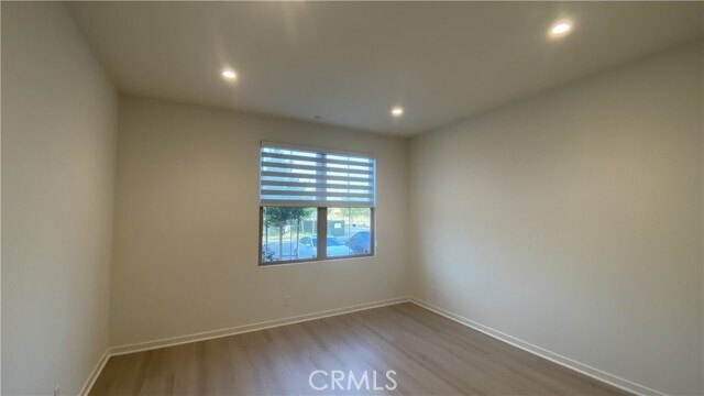 Building Photo - 110 Sunnyside