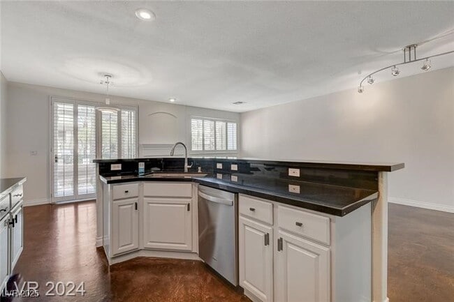 Building Photo - 9420 San Laguna Ct